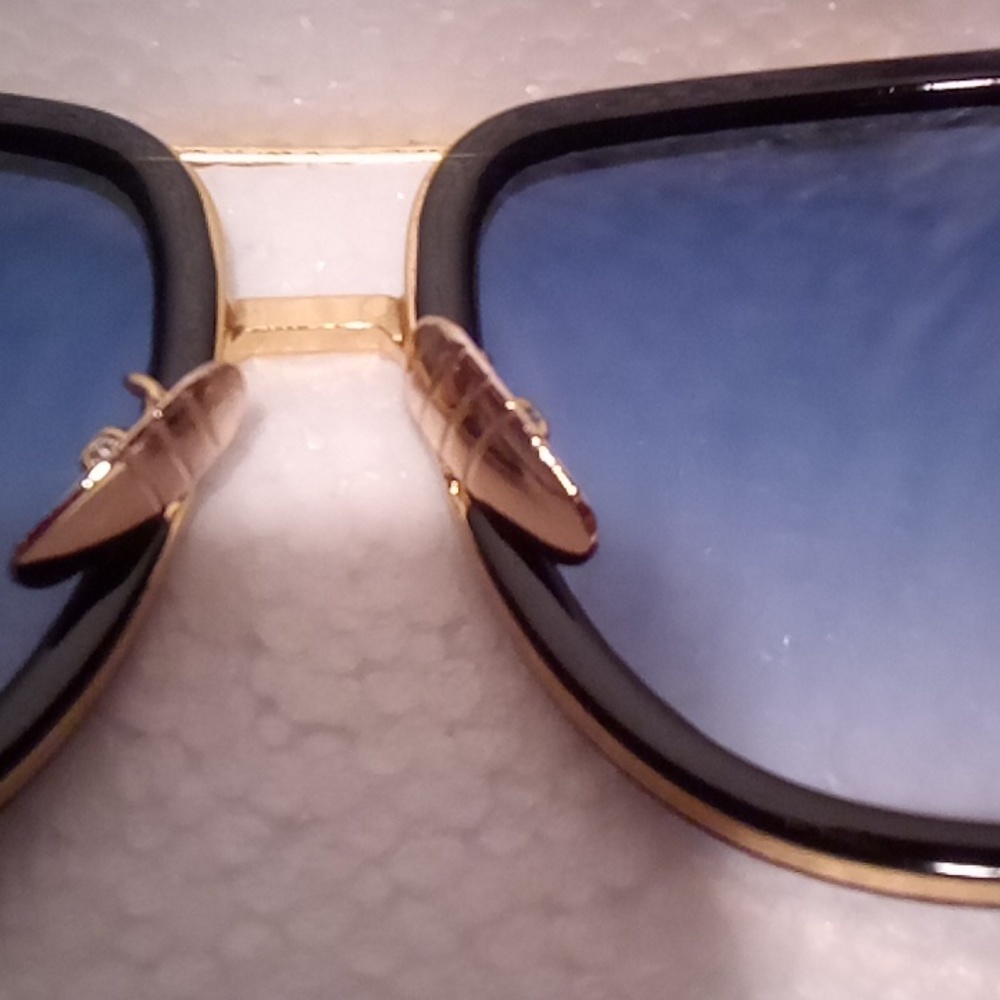 Glasses - Picture 4 of 4